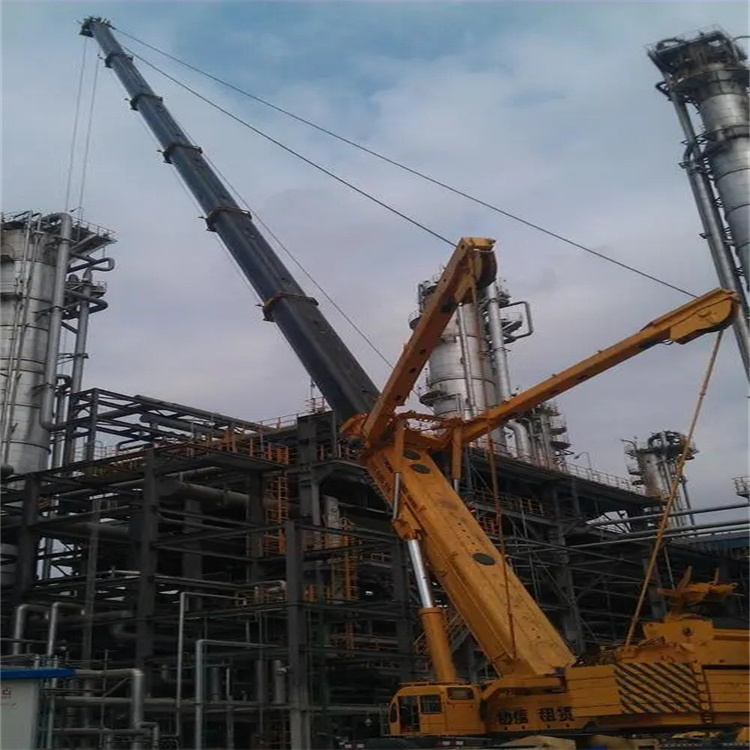 沙湖镇吊板房的吊车